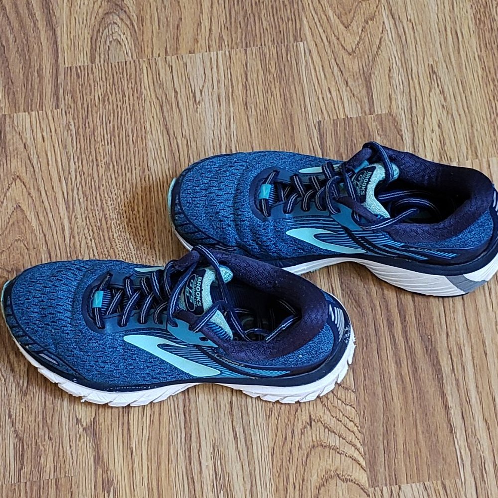 Brooks GTS18 Adrenaline Size 5.0 women's running shoes